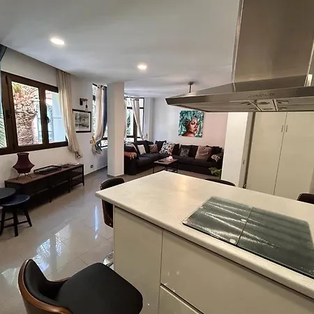 Hjs - The Majestic Loft Apartment *