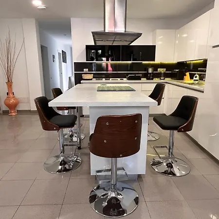 Hjs Plaza I * لاس بالماس دي غران كاناريا