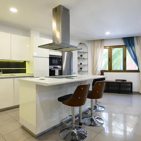 Hjs Plaza Suites Apartments I Апартаменты
