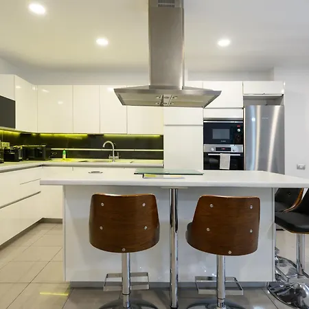 Апартаменты Hjs Plaza Suites Apartments I