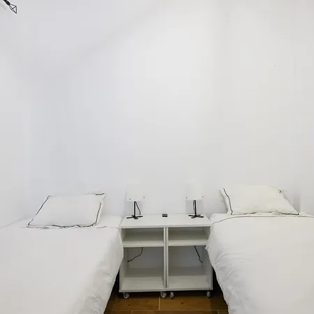 Hjs Plaza Suites Apartments I *