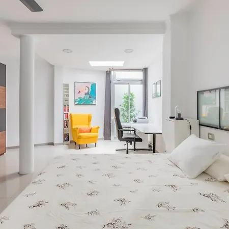 Hjs Plaza Suites Apartments I Апартаменты *