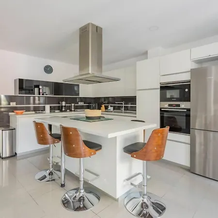 Апартаменты Hjs Plaza Suites Apartments I